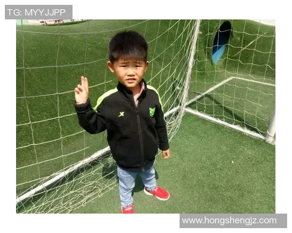 足球明星搞笑抠脚瞬间大曝光引发网友热议欢乐不断